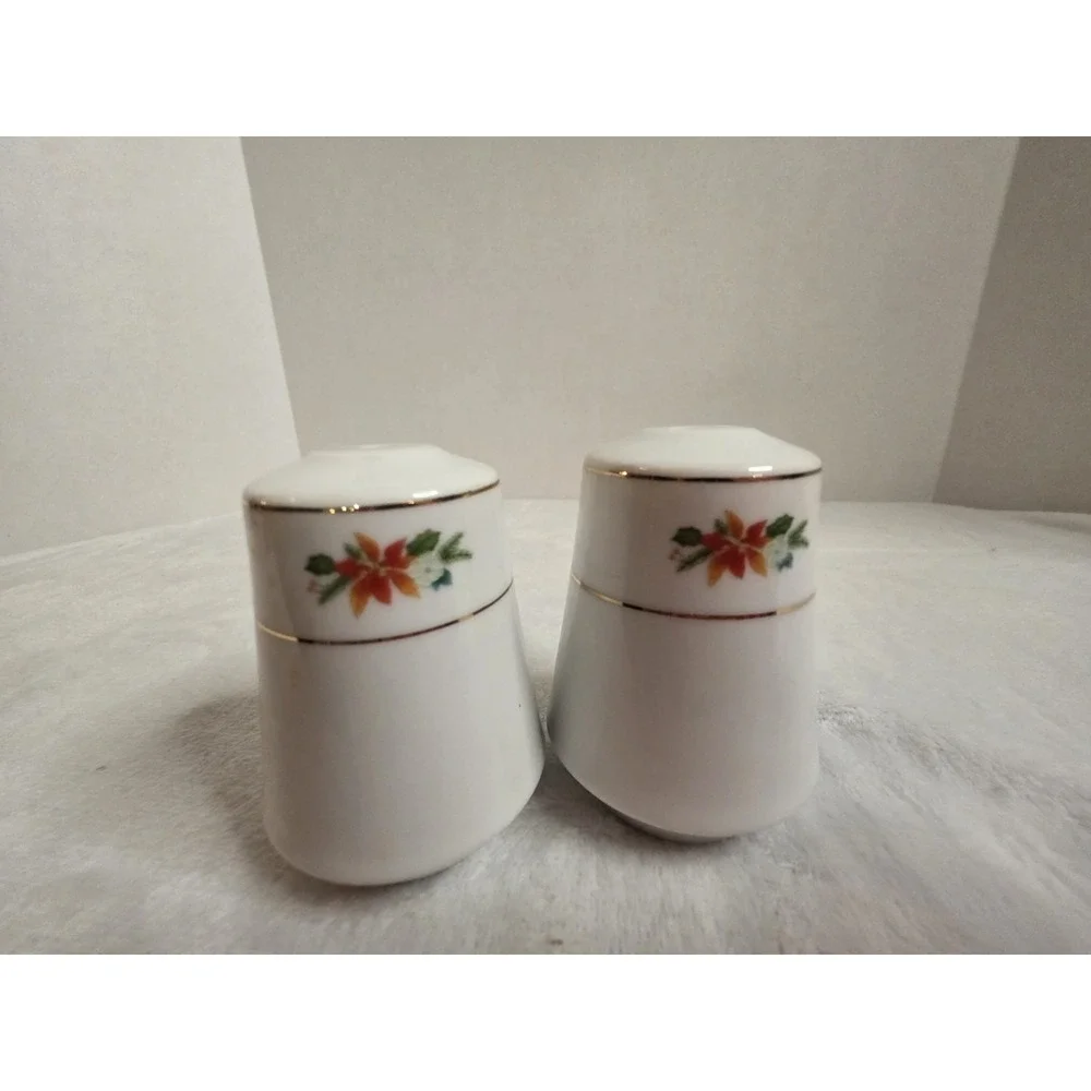 White Salt and‎ Pepper Shakers Shaker Set with Berries and Leafs ~ Gold Trim